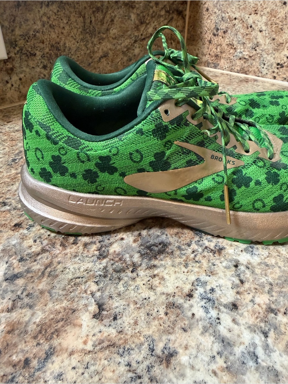 Brooks Launch 6 Run Lucky Green Gold Shamrock Shoes Womens Size US 7 Clover - Picture 6 of 11